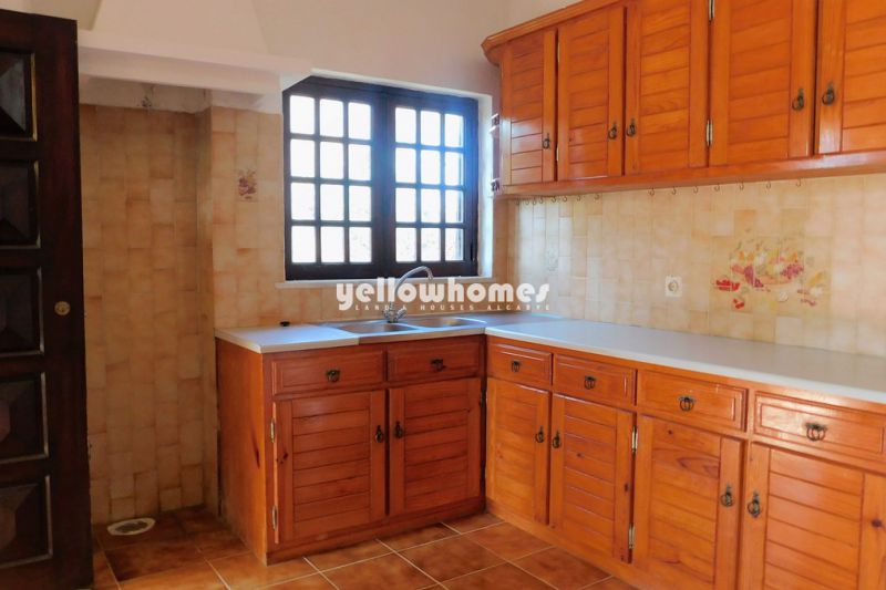 Espaçosa e tradicional moradia V5 perto dos Olhos de Agua